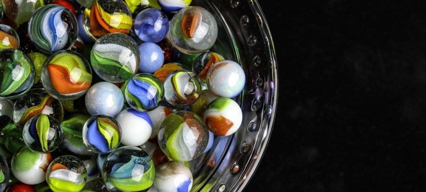 VERTRAUTE FREMDE GEFÜHLE